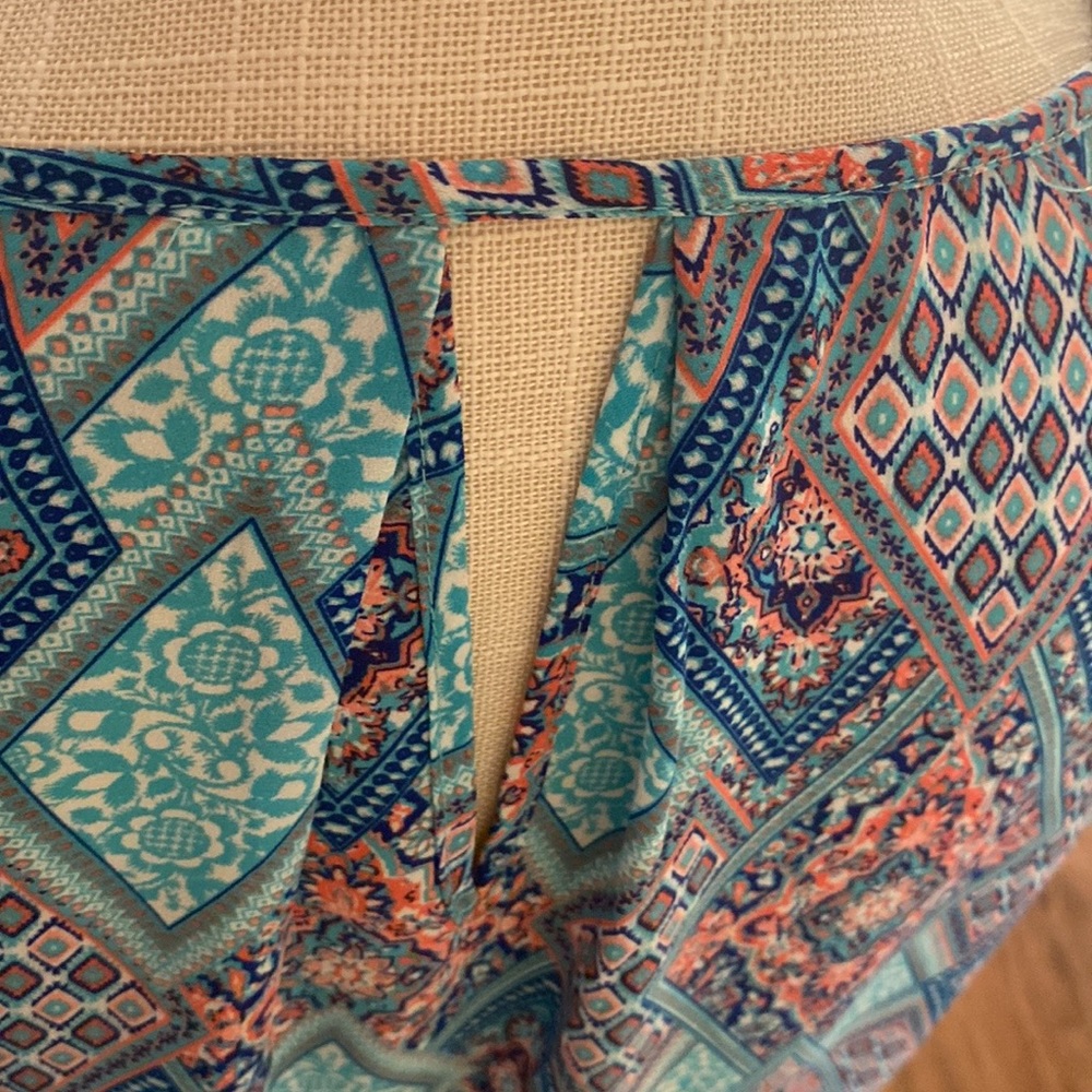 *5/$20* Cute blouse 🩵 - Picture 3 of 6